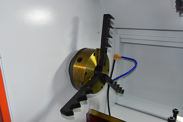 輪轂拉絲機(jī)講述自主修復(fù)輪轂劃痕的具體方法